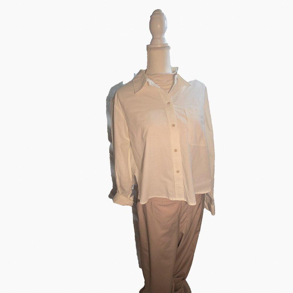 White Collared Cropped Button up NWT Universal Thread Size XL